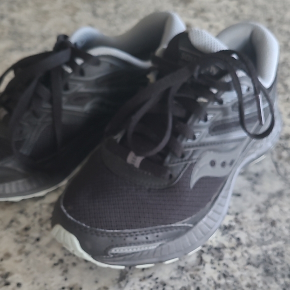 NEW Saucony Black and Gray Women's Sneakers - Picture 1 of 5